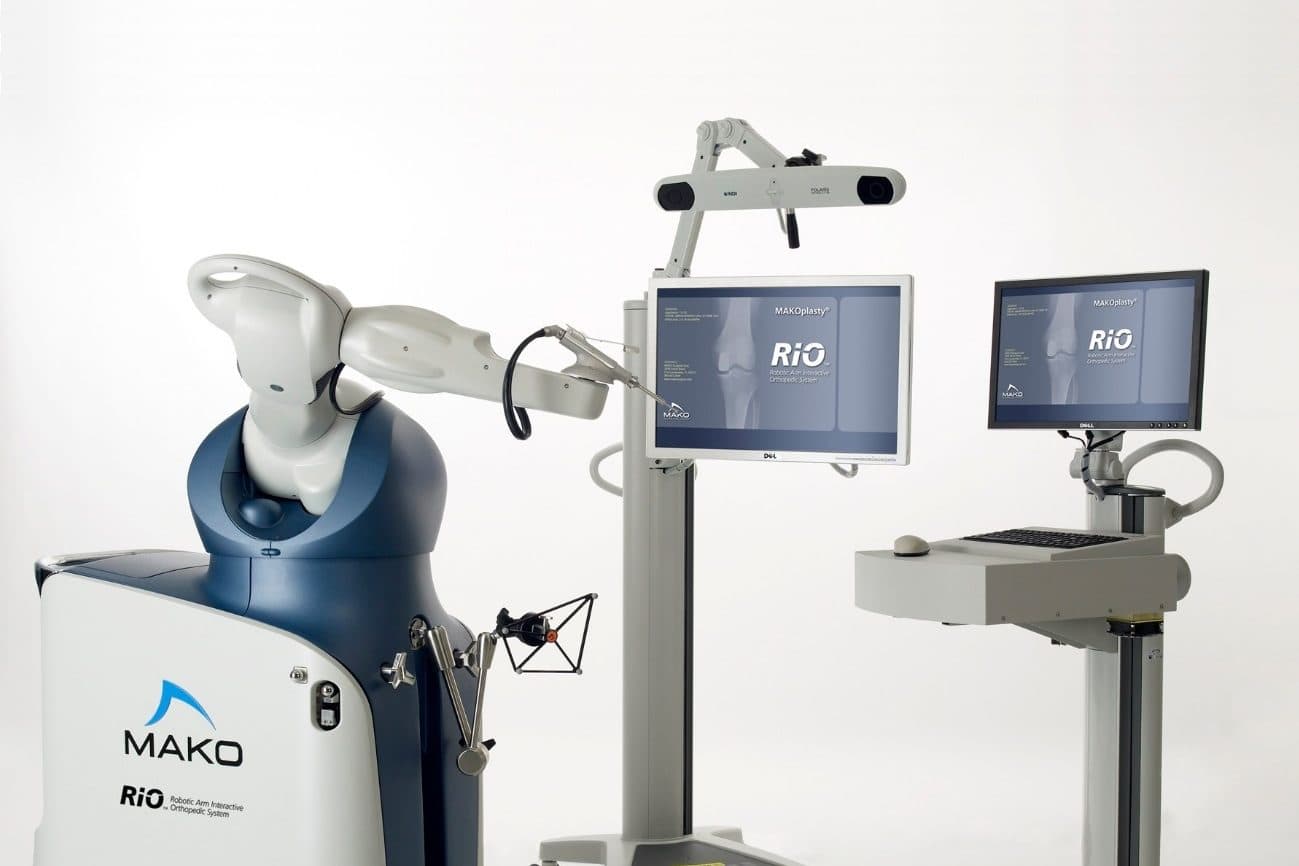 Photograph published by the practice showing knee replacement care.